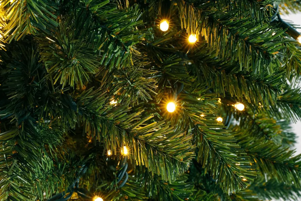 Abeto Artificial Esbelto Con LED 150 Cm