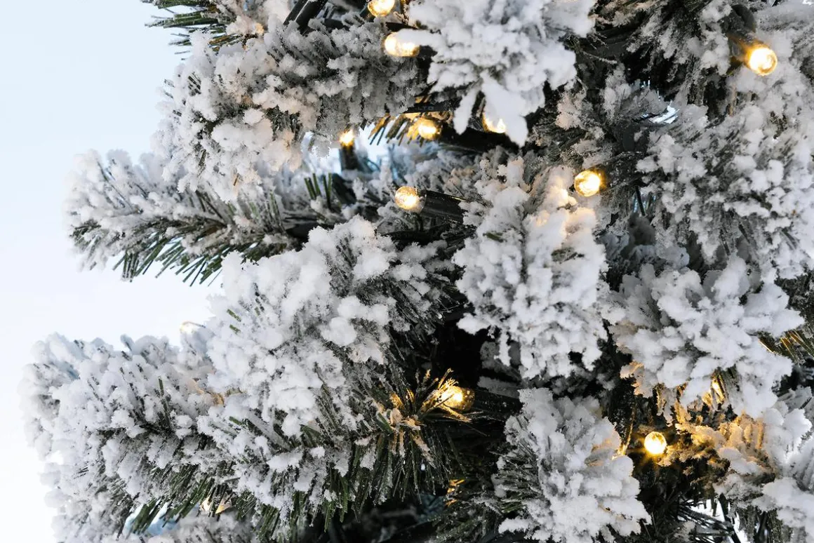 Abeto Artificial, Estrecho, Cubierto De Nieve Con LED 240 Cm