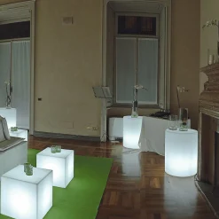 Slide Cubo Luminoso